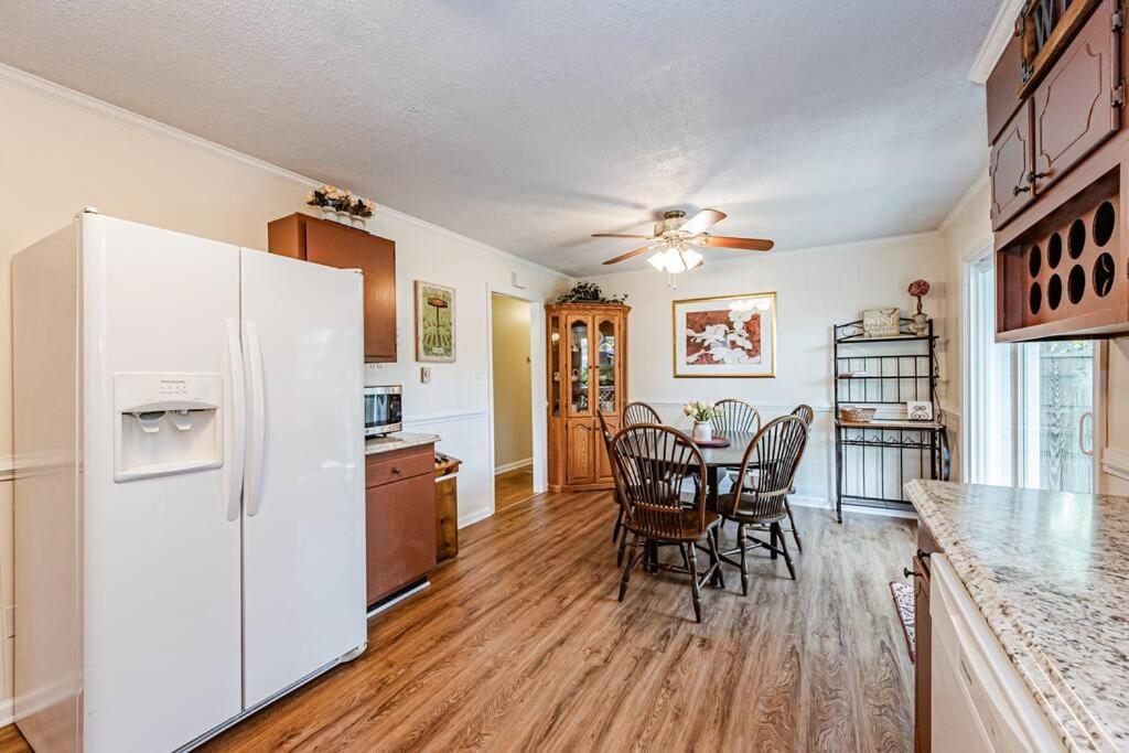 Kelly'S Comfortable Quinton Home Bagian luar foto
