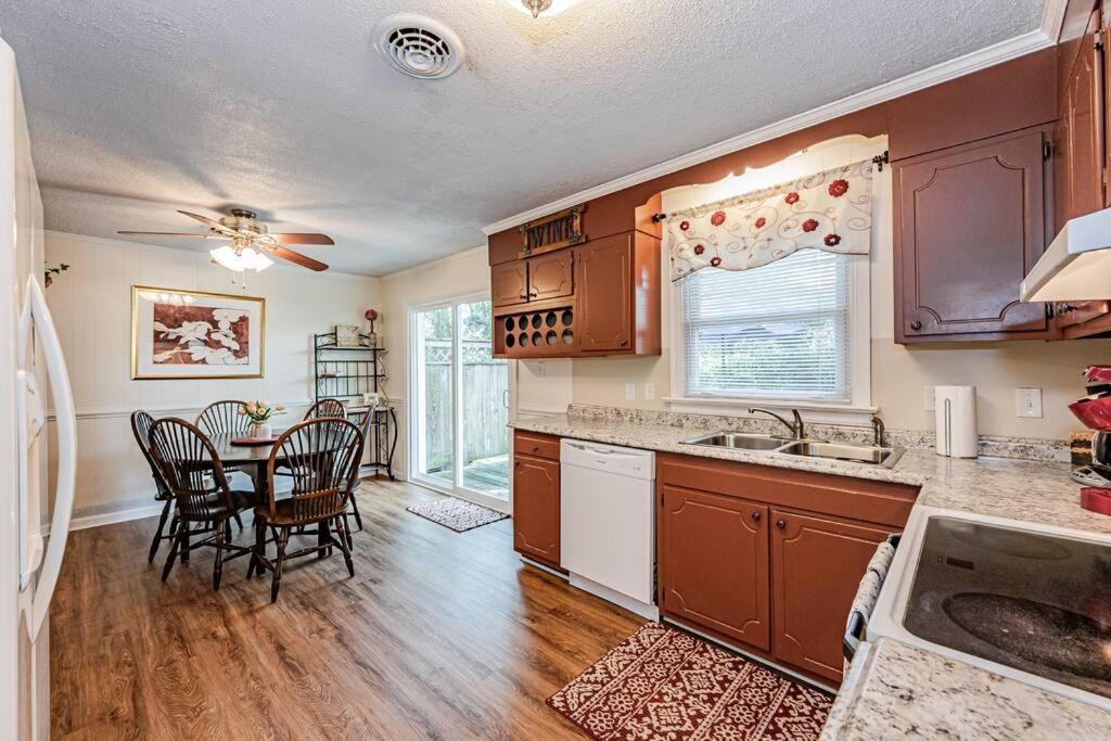 Kelly'S Comfortable Quinton Home Bagian luar foto